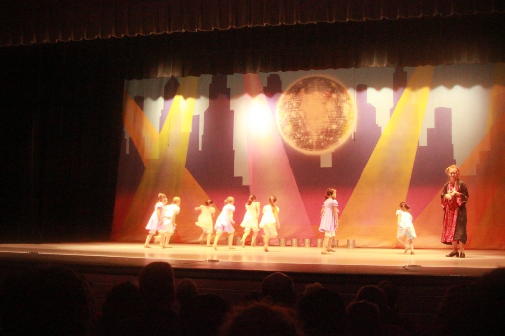 danceshow4.jpg